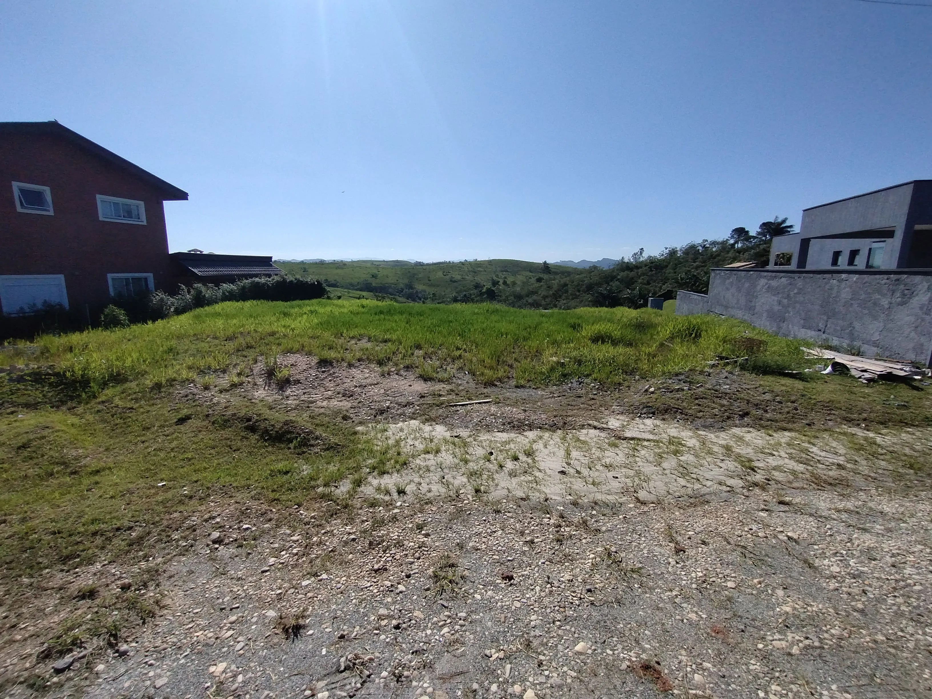 Terreno em Condomínio Alto Padrão (1.372m² – Jacareí/Guararema)