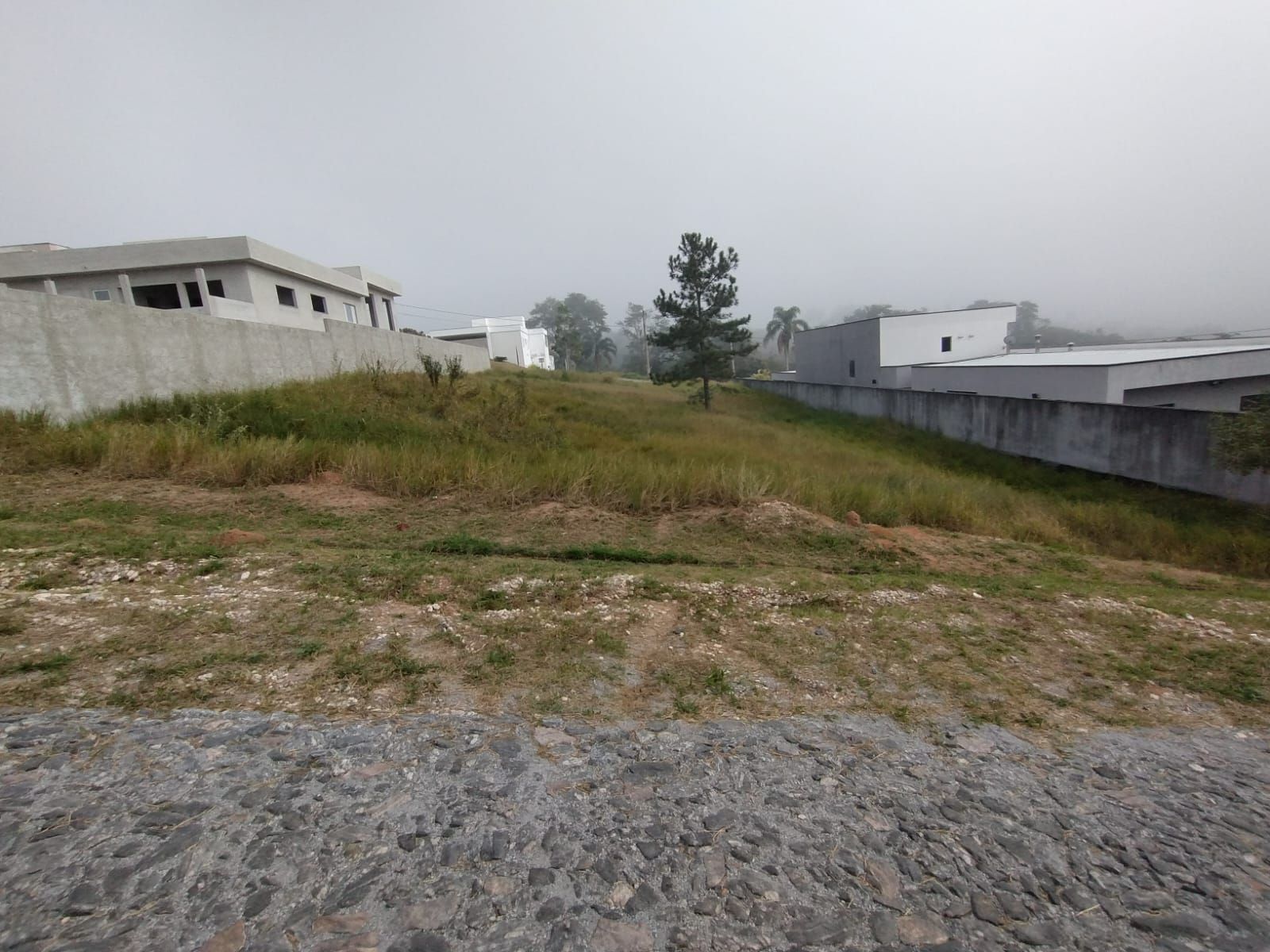 Terreno em Condomínio Alto Padrão (1.204m² – Jacareí/Guararema)