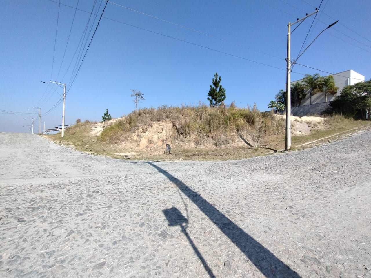 Terreno em Condomínio Alto Padrão (1.365m² – Jacareí/Guararema)